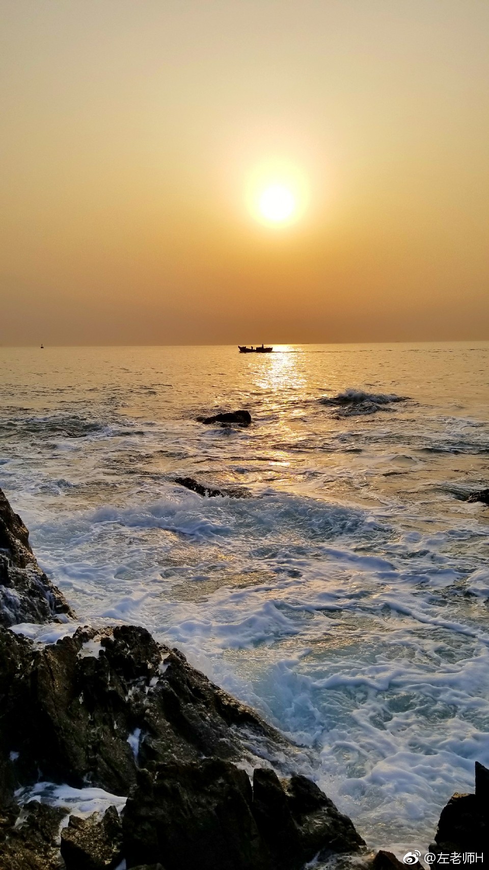 金色海洋 朝阳给大海披上了金色的霞光|金色|青岛|霞光_新浪新闻