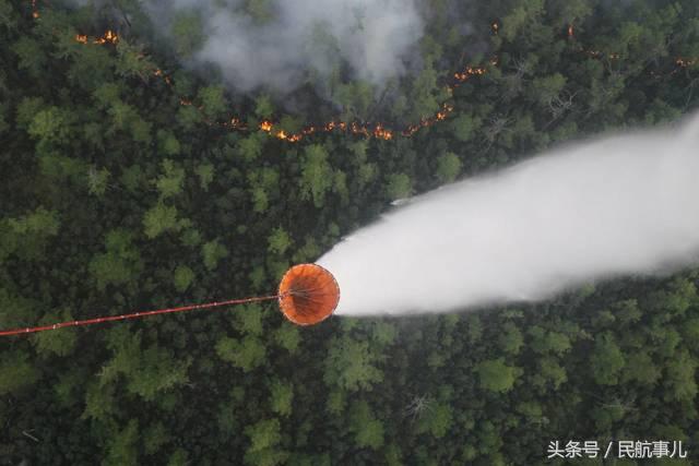 飞龙通航米26直升机吊桶洒水灭火