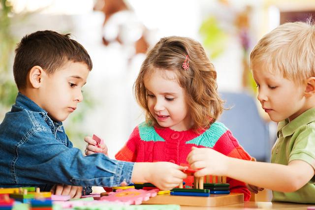 男孩最佳入园年龄不是3岁,小学不是6岁