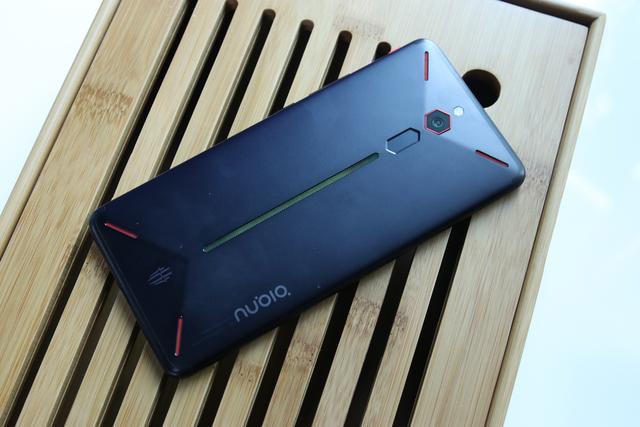 无灯光不电竞,新一代手游神器,努比亚红魔游戏手机