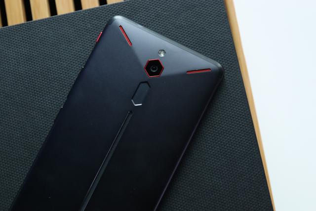 无灯光不电竞,新一代手游神器,努比亚红魔游戏手机