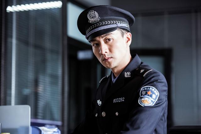 既然是特案组组长,那尚桀一定有着一般组员所没有的魄力与胆量.