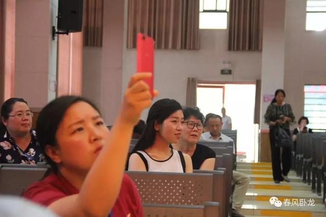 卧龙区举办首届优秀幼儿教师颁奖暨优秀事迹演