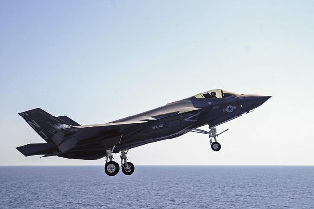 歼三十一战斗机会首先定型哪一个型号呢?外贸机还是舰载机呢?