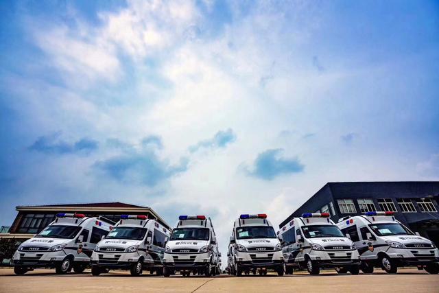 来!见识一下,警用车界颜值与实力并存的依维柯欧胜!