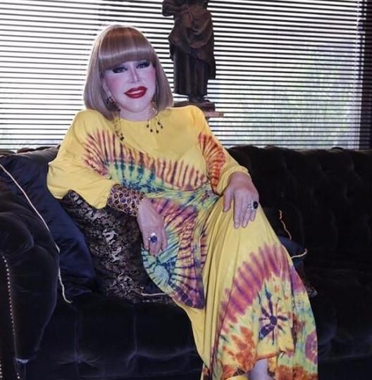 她是泰国年龄最大的芭比娃娃, 年龄超过80岁, 整容超过20次