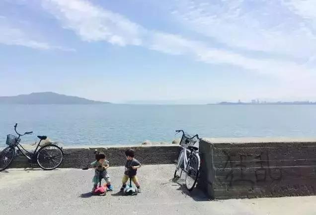 孩子入睡之后,这位妈妈的自我放飞在ins上圈粉17w