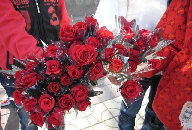 520男朋友给我送花, 好幸福, 晚上看到他的微信转账, 我怒了