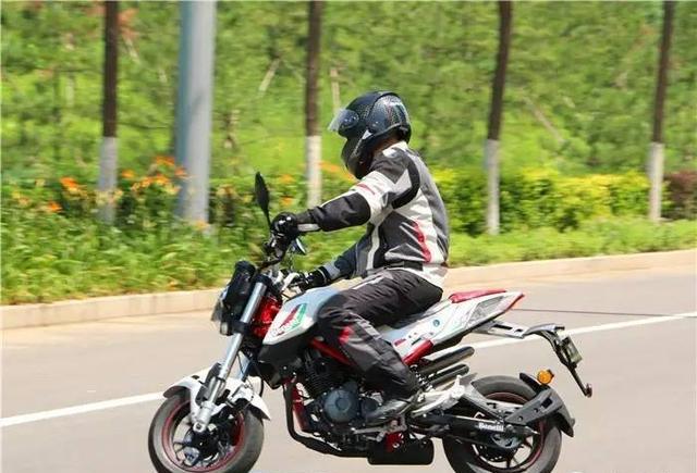 麻雀虽小 五脏俱全丨benelli "小暴龙125"