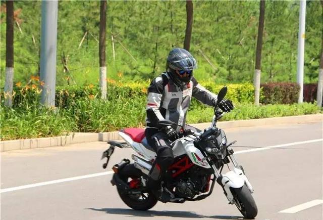 麻雀虽小 五脏俱全丨benelli "小暴龙125"