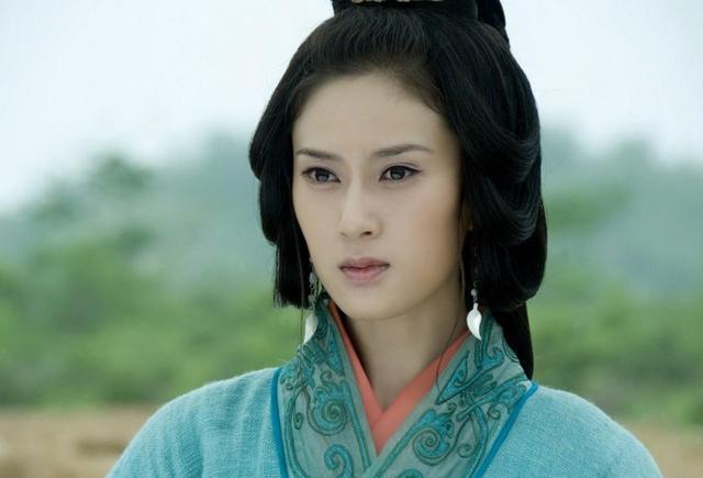 被黑的很惨两个女演员, 一个无惧继续拍戏, 一个已消失在娱乐圈