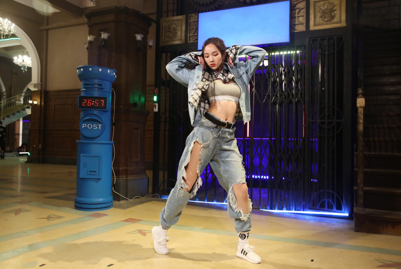 孟佳《热血街舞团》solo buff 酷帅性感引鹿晗喊:女王