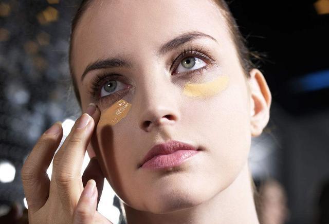 粉底液粉霜粉饼有什么差别,我来告诉你