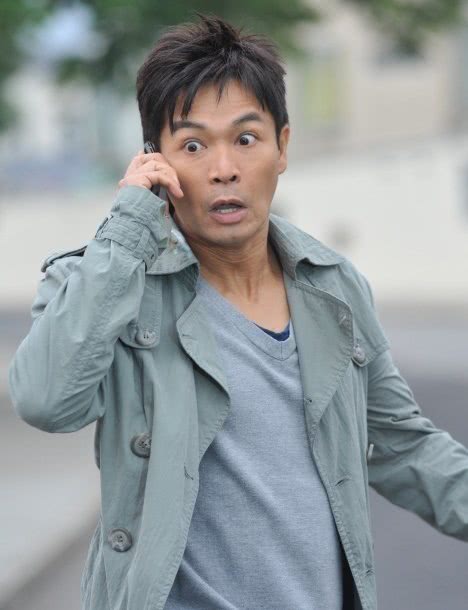 演两次傻子夺得影帝,和古天乐平级,却娶了西游记的红孩儿为妻