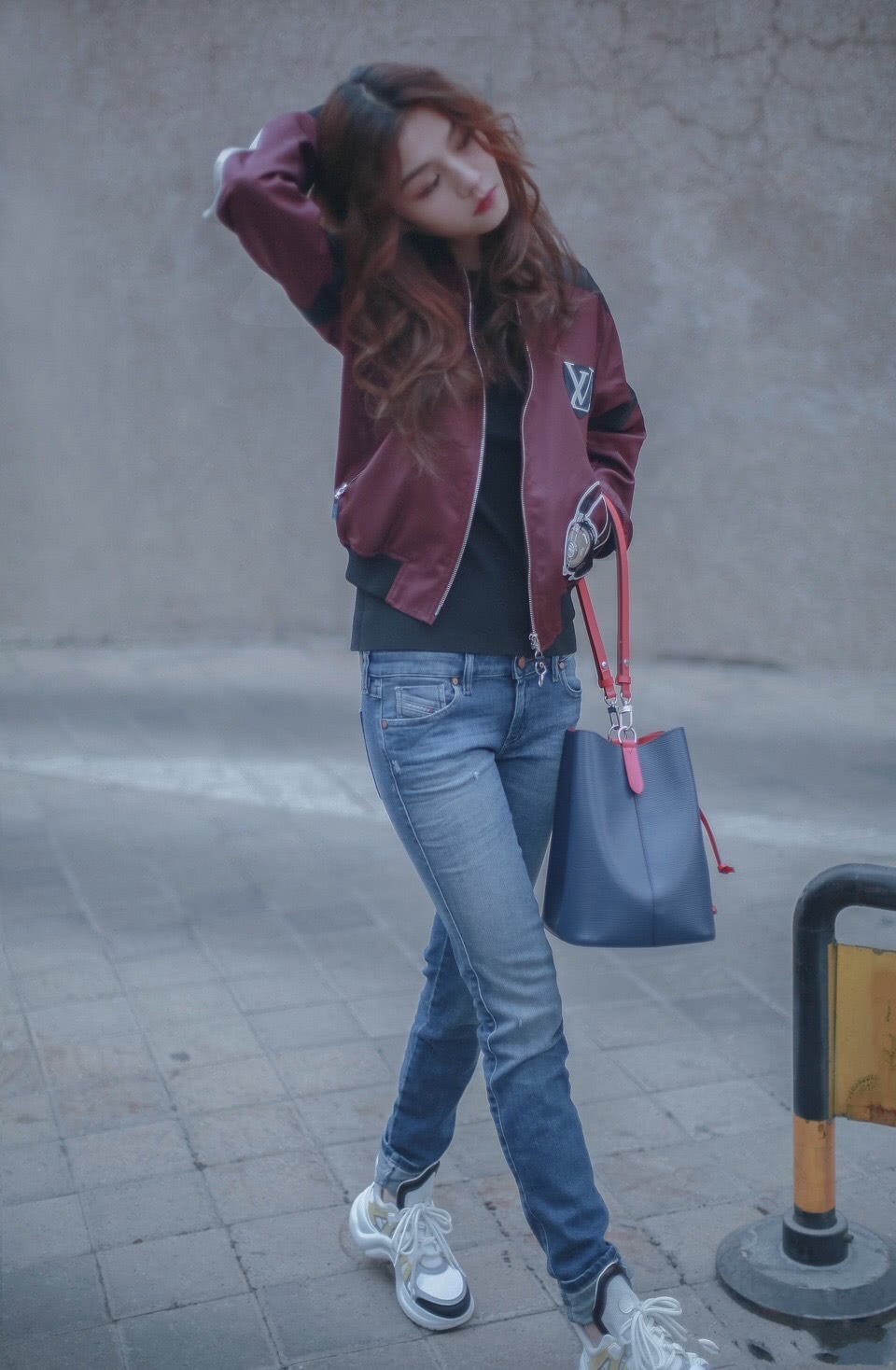 春夏也太匆忙了!穿条睡裤就跑出来赶场,网友:不仅不丑还很时尚