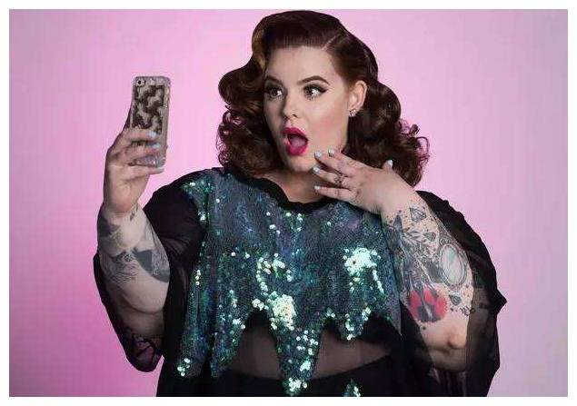 泰斯·霍丽迪,出生于1985年.