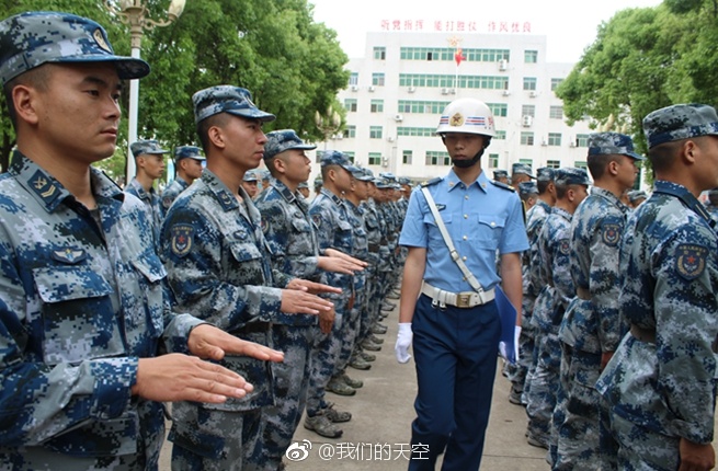 周末想穿军装外出|军装|纠察|军人形象_新浪新闻