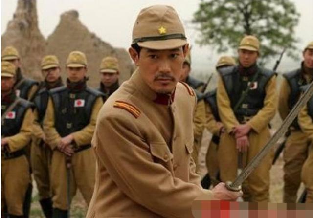 日本人最变态的杀戮,他们要活埋中国人,还让他们的亲人亲手埋坑