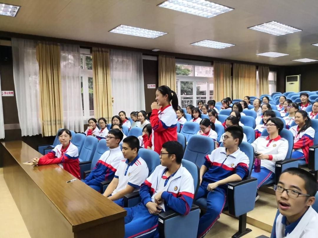 厦门六中高一年段开展心理辅导讲座