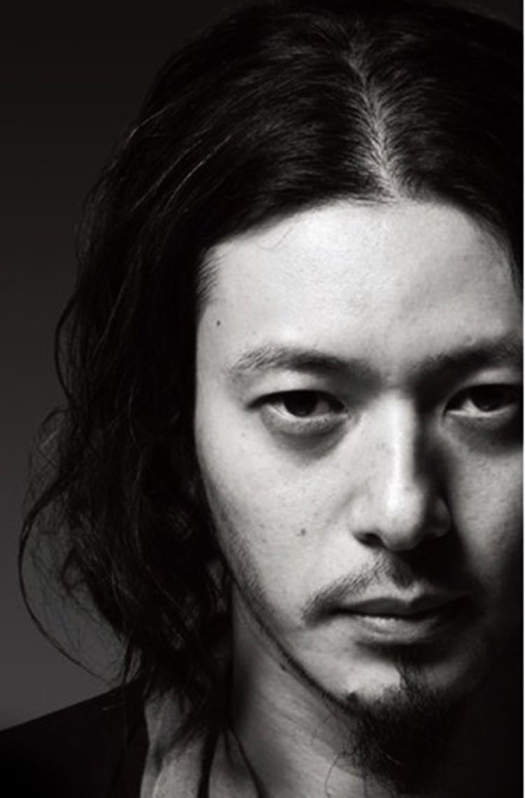 小田切让黑白look封面太喜欢他这种忧郁又颓丧却不失优雅从容的气