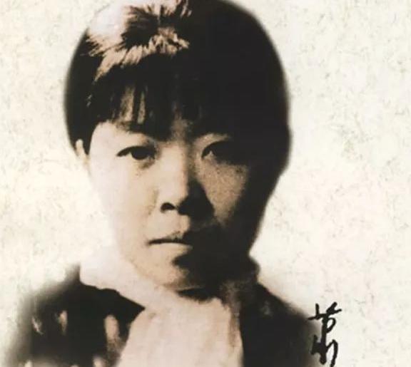 民国女作家萧红的放浪婚恋史:见一个爱一个,3段感情越轨衔接