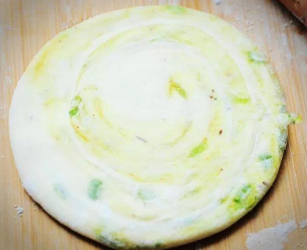 千层饼这么做在家几块钱就能解决又香又脆做多少都不够吃