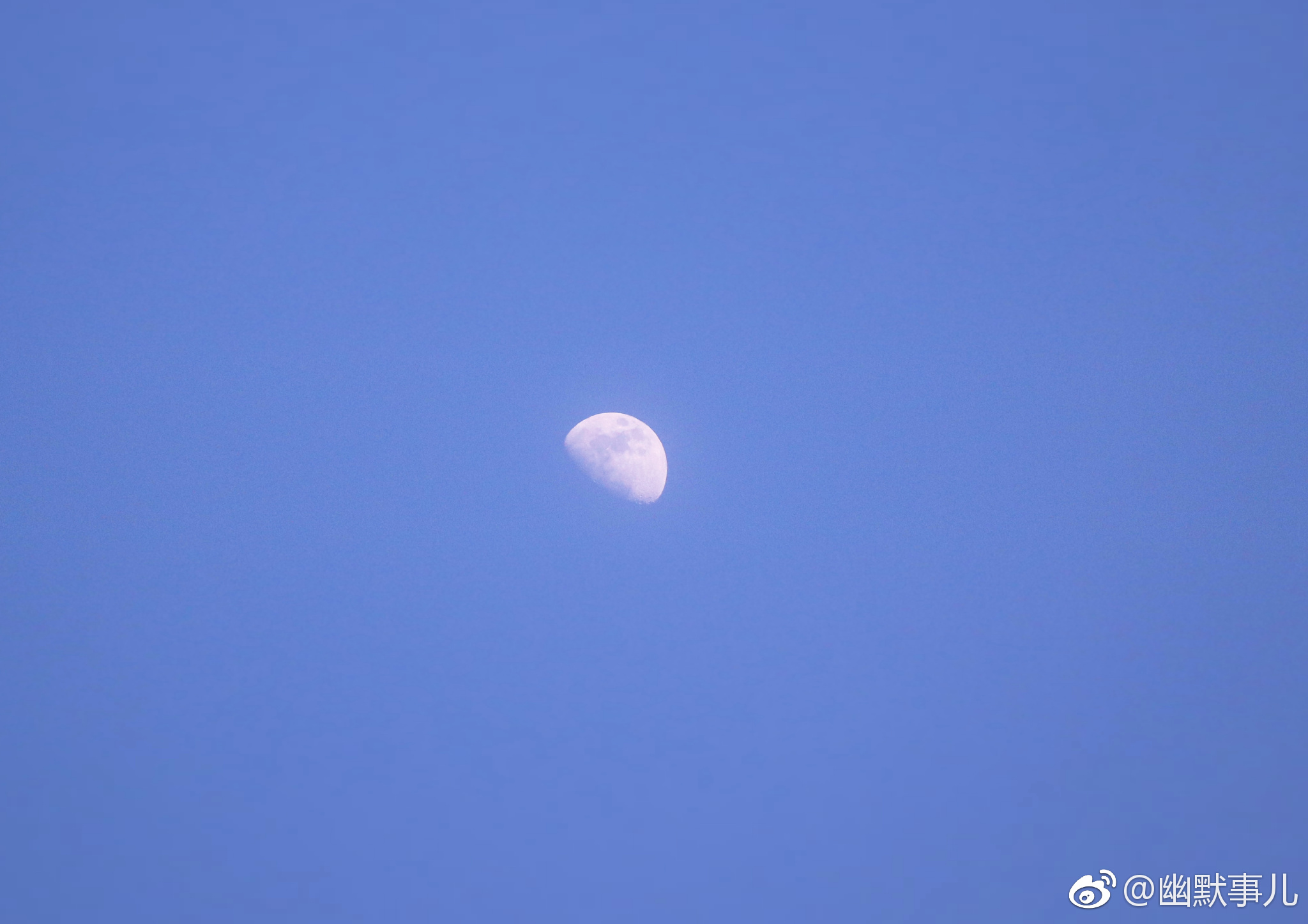 跟新一下昨天拍的月亮眼神好的帮看看有没嫦娥