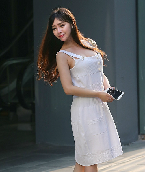 街拍扬州街头浪漫美女很仙的连衣裙图四吸引我你什么看