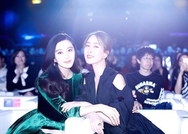 马苏与范冰冰同框, 靠鼻孔成功抢镜, 转眼穿羊羔大衣成土大妈!