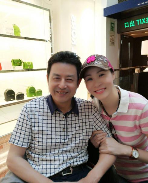 陈导与赵蕊蕊陈导和魏秋月等人陈导携妻子与众人现在李东红与陈导也有