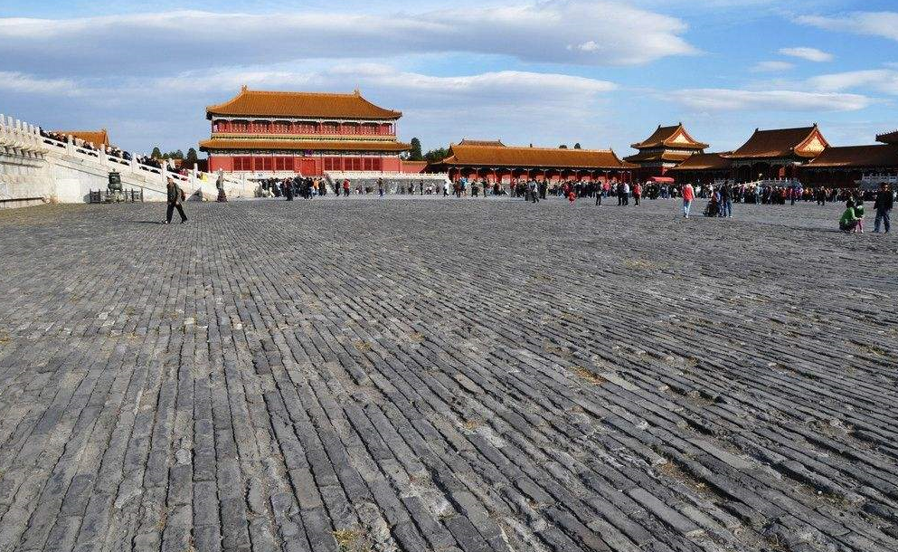 故宫在流泪求你们别来每年接待1500万游客连石砖都被磨破很多