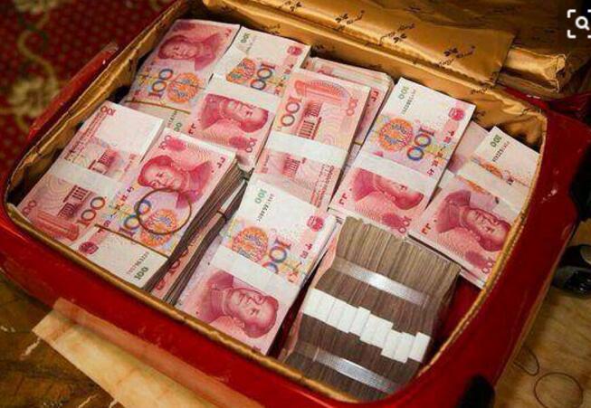 结婚妈要二十万礼金,婚礼当天看到陪嫁,我整个人都傻了