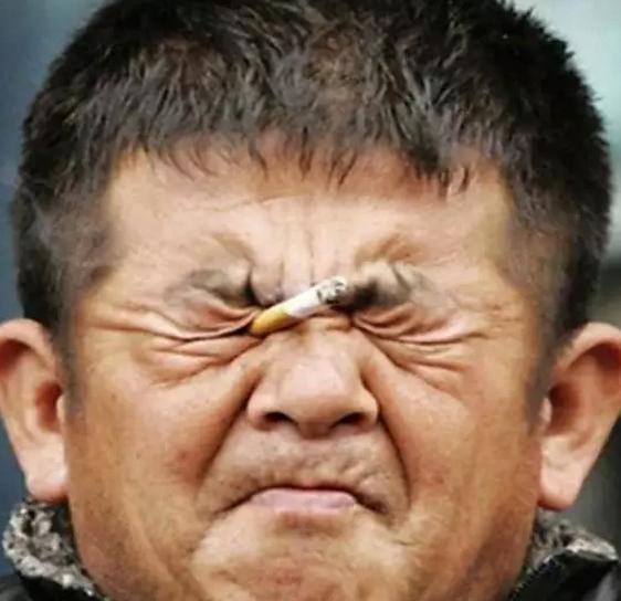 妹子,你妹发现有一群眼睛盯着你看吗?