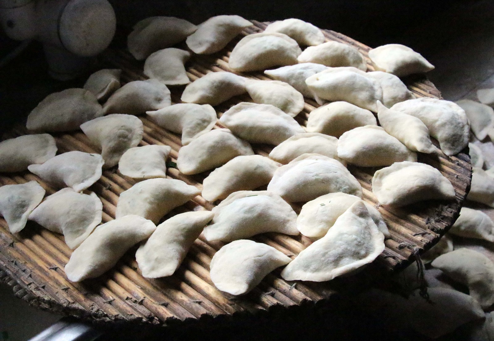 清明放假回家吃一碗母亲做的手工扁食真幸福