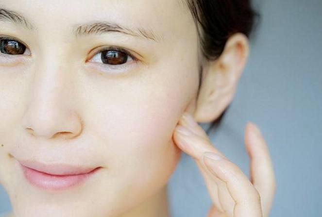 "维生素e"可以直接涂在脸上? 其实这样涂, 护肤的效果会更好!