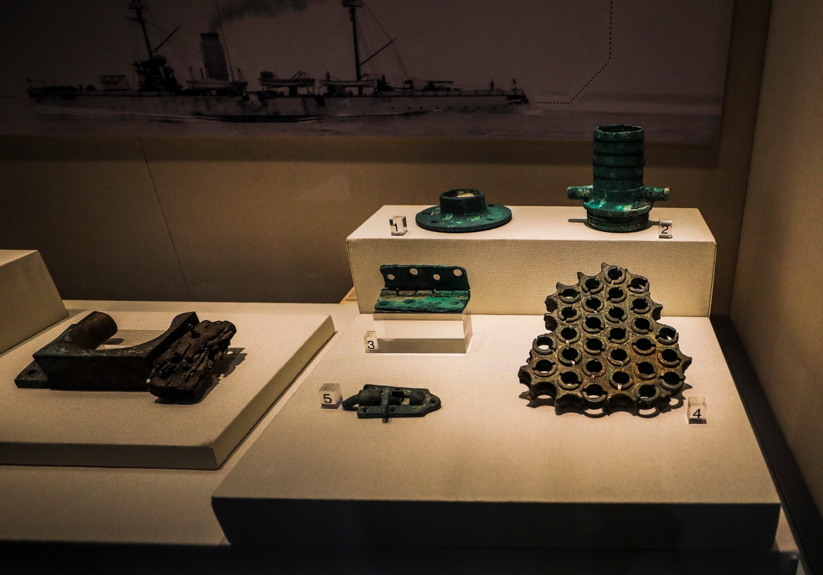 致远舰再现沈阳 沉没海中120多年出水文物辽博展出