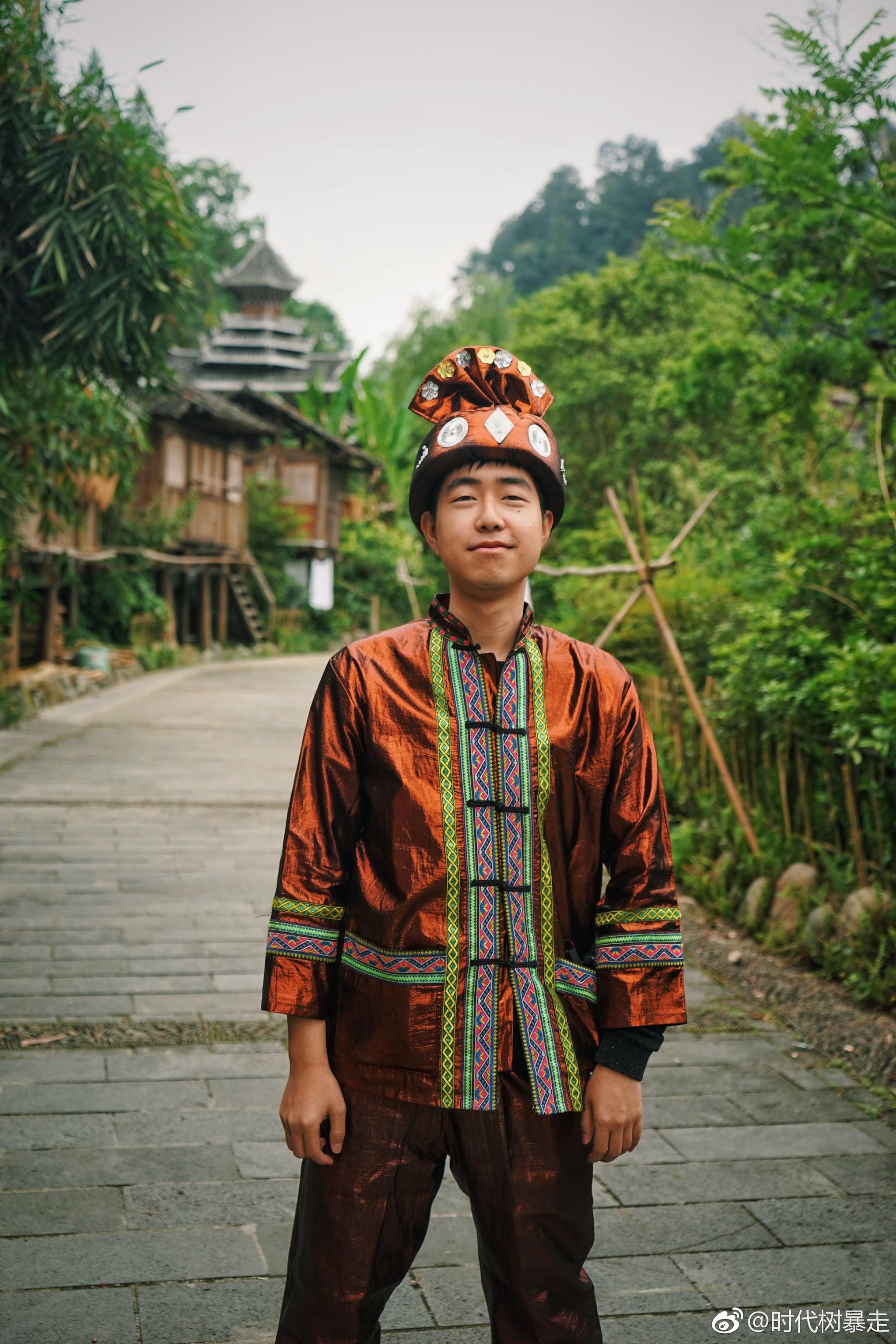 今天穿着侗族服装跑了两个山头侗族琵琶的弹唱听起来真的很舒心