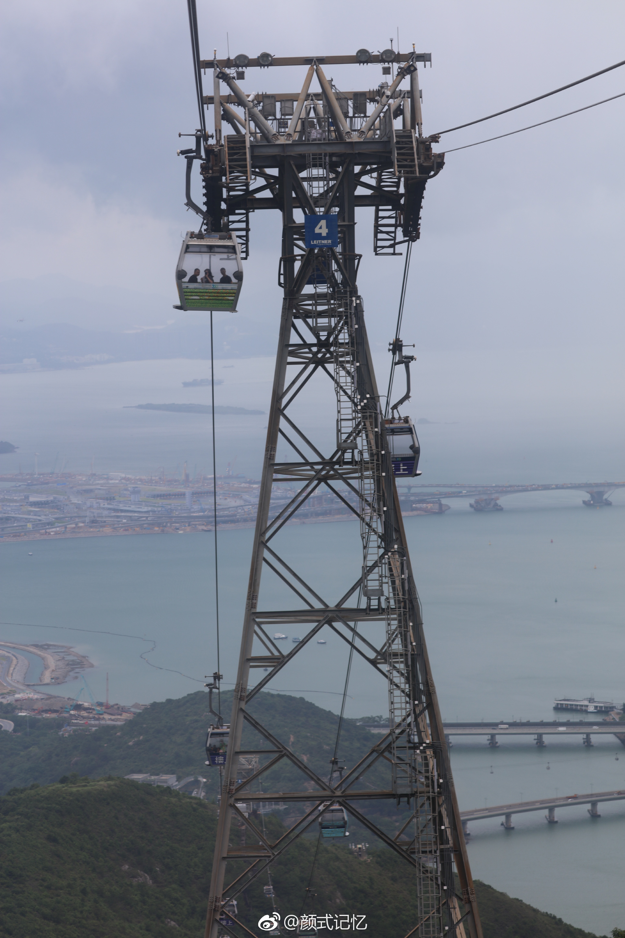 昂坪360缆车一一香港新界大屿山东涌市中心及昂坪