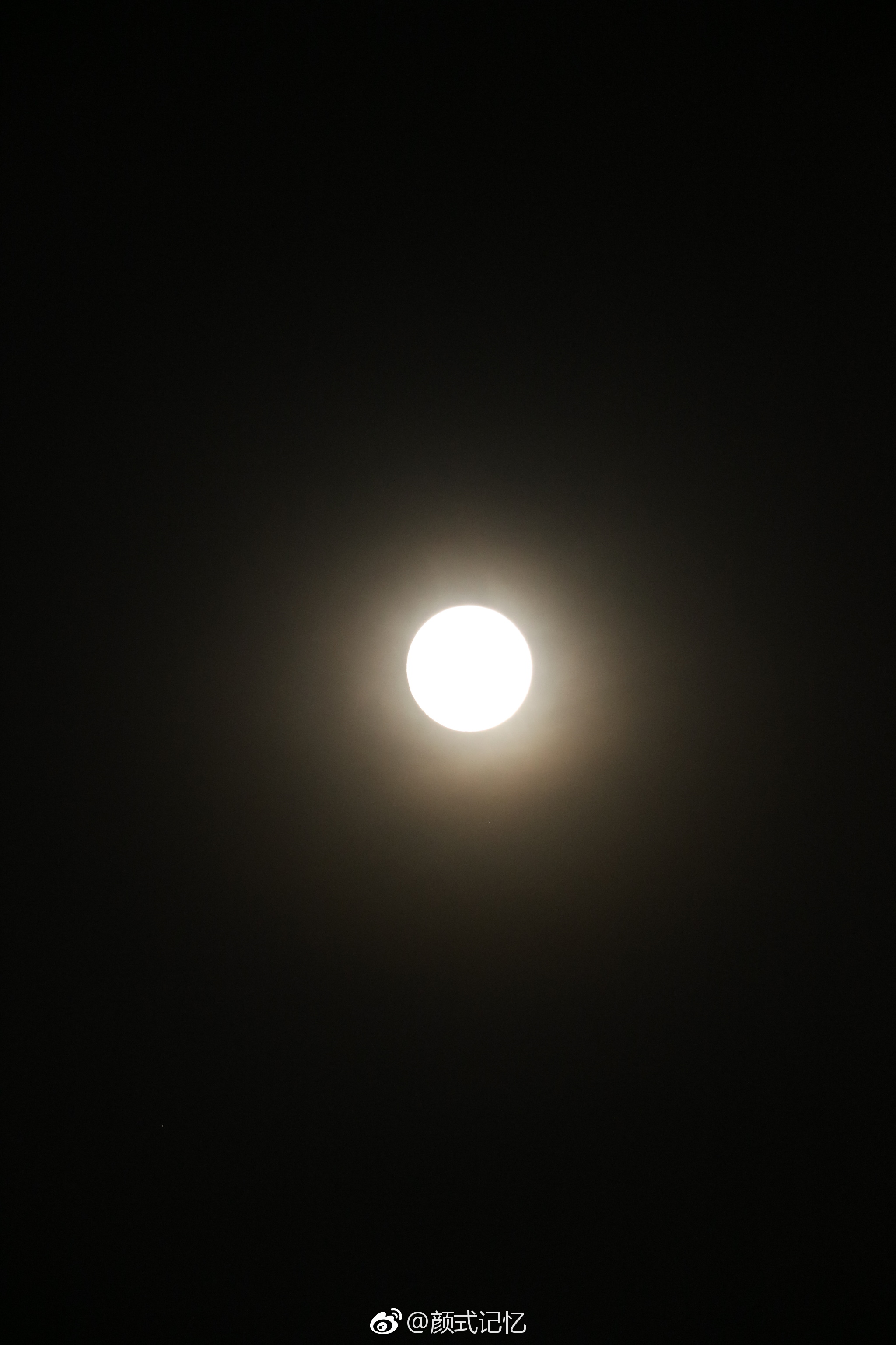 火火大地 火月亮一一昨晚，月圆夜拍摄于天台。|月亮|大地|拍摄_新浪新闻