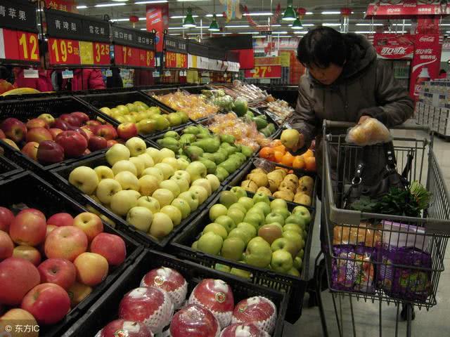 为什么路边摊的水果比超市价格还贵? 产地不一样吗?