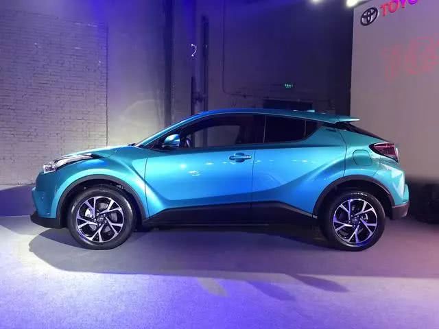 潮流座驾新宠suv 丰田c-hr亮相深港澳国际车展