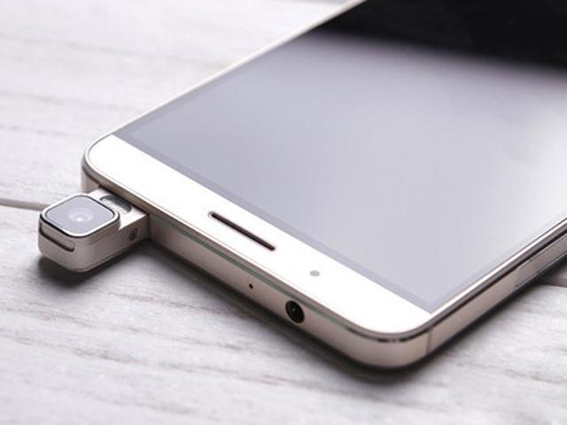 最近很多手机厂商,为了提升屏占比,都把摄像头隐藏了起来,比如vivo的