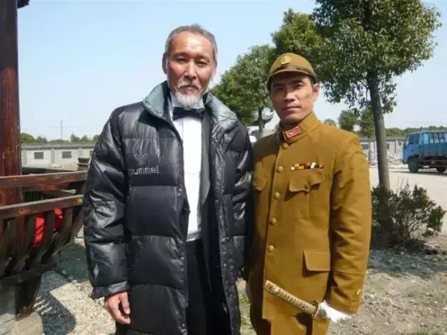 像矢野浩二和平田康之这样甘愿在影视剧中饰演日本人,本身就是就是