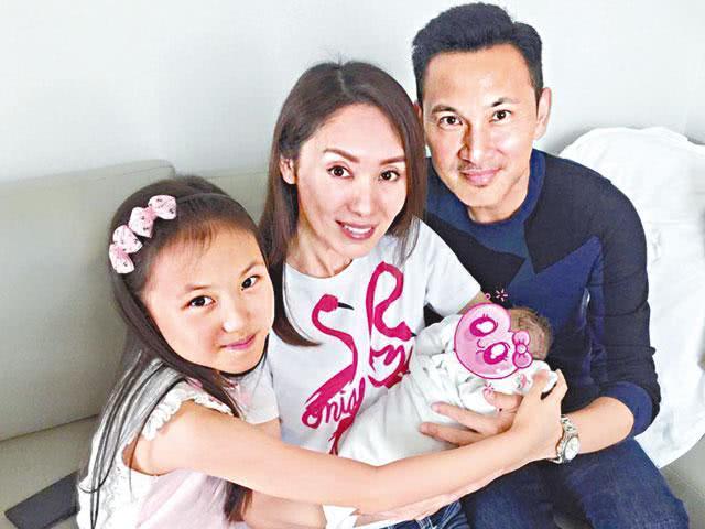 有钱不一定要穿奢侈名牌 熊黛林两位女儿全身行头不到400元