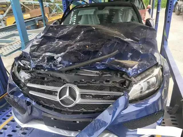 偶遇6台奔驰运损车,4s店:问题不大,19万一台随便挑