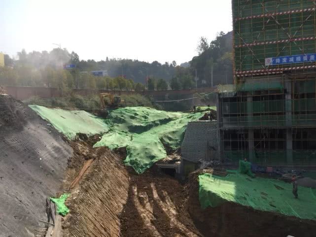 安康市重拳出击整治建筑工地扬尘污染,现场处