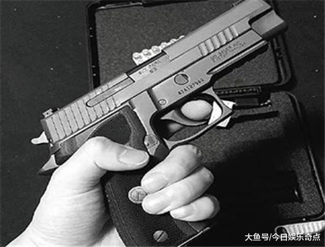 他是北大高材生留美6年的博士, 因奖学金的不公平枪杀5人后自杀