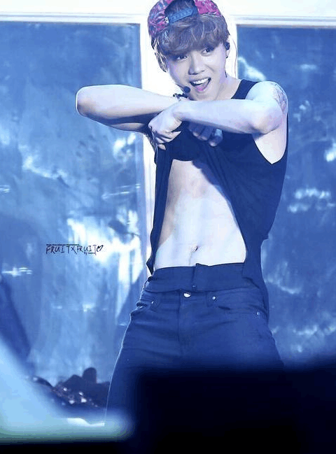 男星大秀腹肌彭于晏忽胡歌帅到爆看到鹿晗笑出猪叫