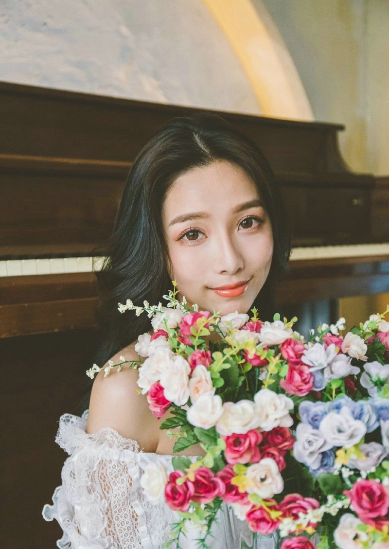 气质钢琴美女高颜值精致五官写真集 @微相册 @微博摄影