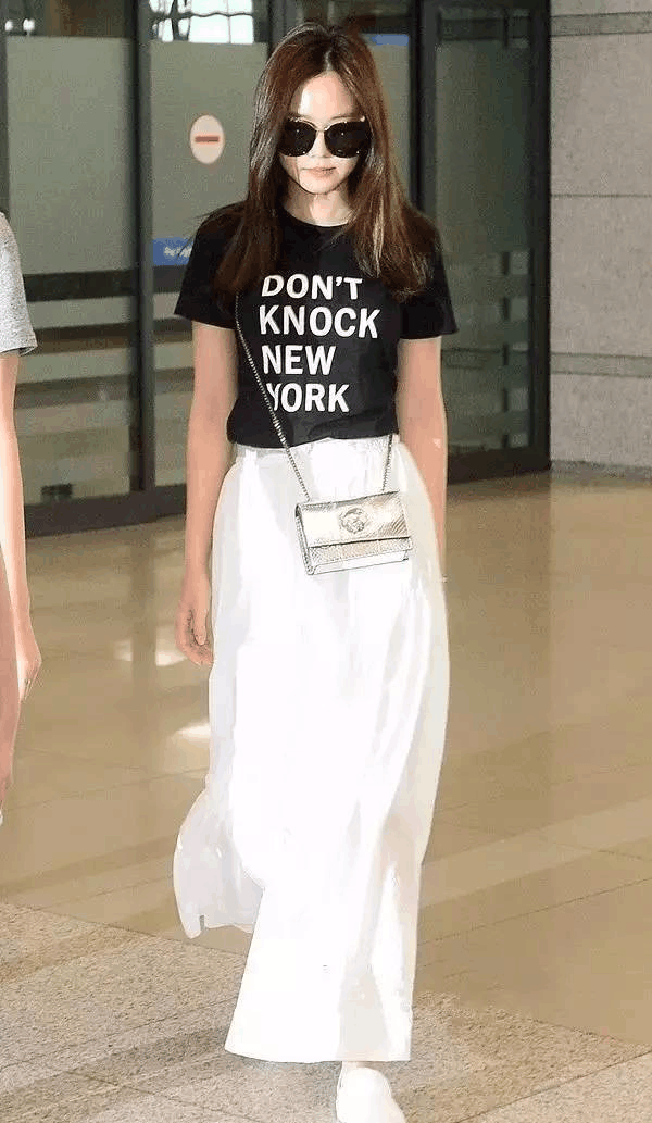 T恤+半裙这样穿出花样, 千万别穿太蓬的纱裙,